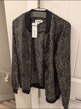 MOLLY BRACKEN - BRAND NEW Black Patterned Light Jacket